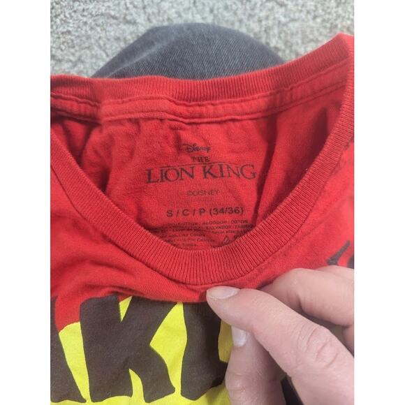 Hakuna Matata Lion King Red Sunset Shirt Tee Womens Small - Picture 5 of 5